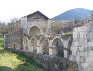 Bussi sul Tirino: Chiesa di Santa Maria di Cartiganano. Pic by Flickr User Pietro Valocchi