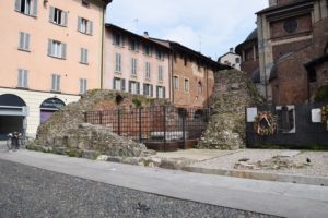 Pavia, Piazza del Duomo - the remains of the ancient twin churches