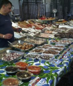 Market, food ready to eat